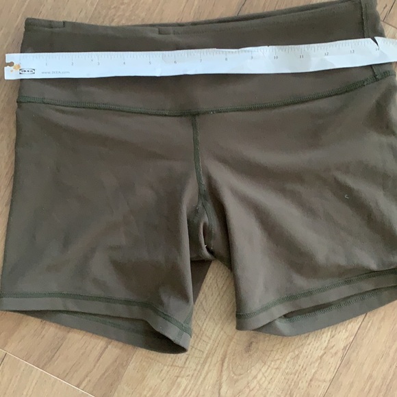 Reversible lululemon shorts - Picture 9 of 10